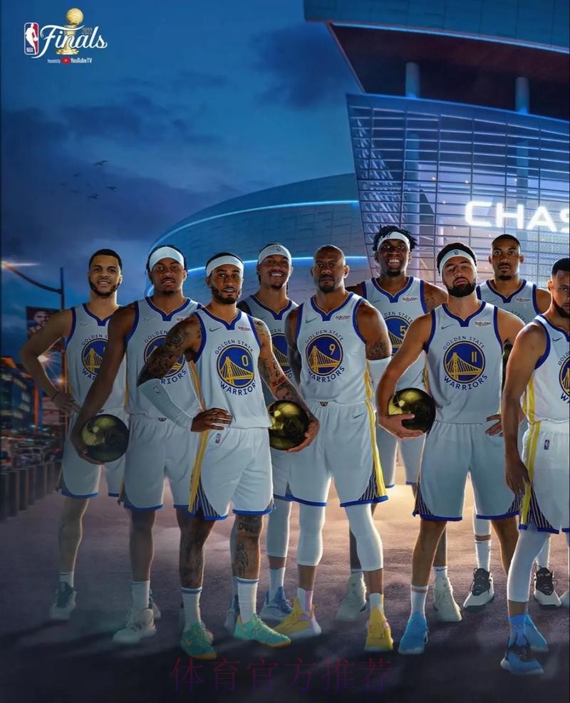 一张勇士队的“全家福”照片，为什么要在最中间留空一个位置？